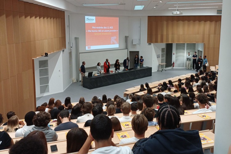 Licence AES en avant-première
