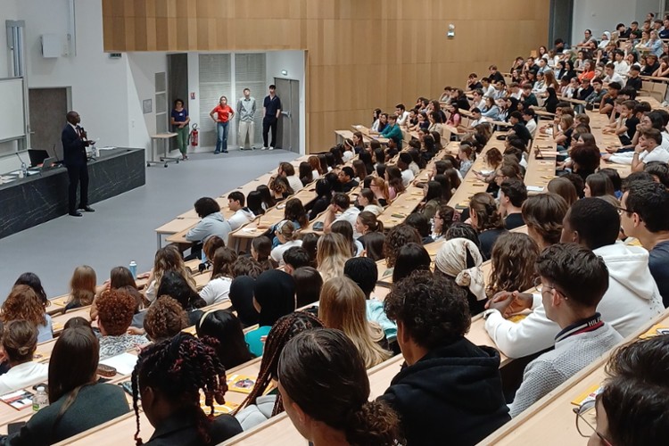 Licence AES en avant-première