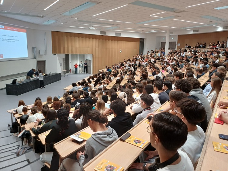 Licence AES en avant-première