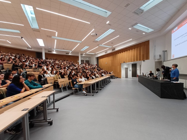 Licence AES en avant-première